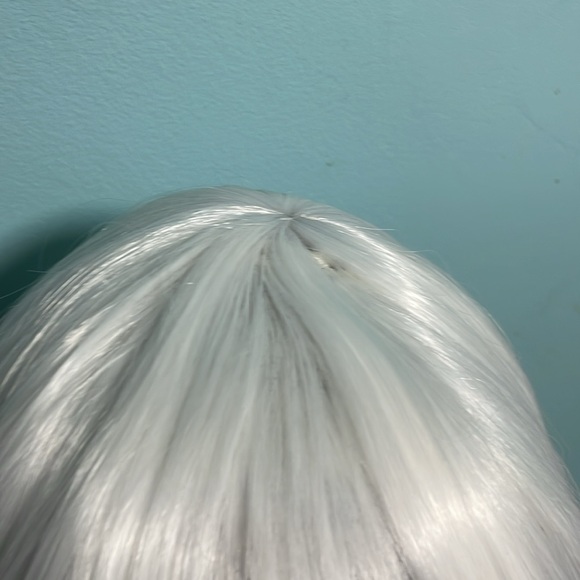 White synthetic wig 22” - Picture 5 of 6